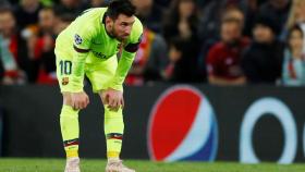 Leo Messi desolado tras el cuarto gol del Liverpool
