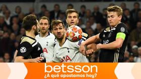 Jugadores durante el Tottenham - Ajax de la Champions League