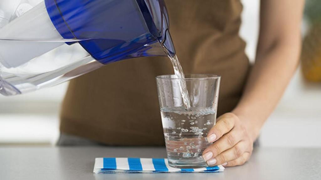 El absurdo de recurrir a jarras purificadoras de agua