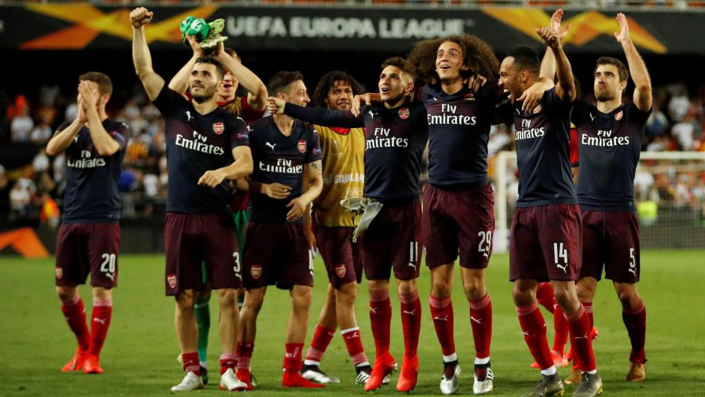 Los jugadores del Arsenal celebran el pase a la final