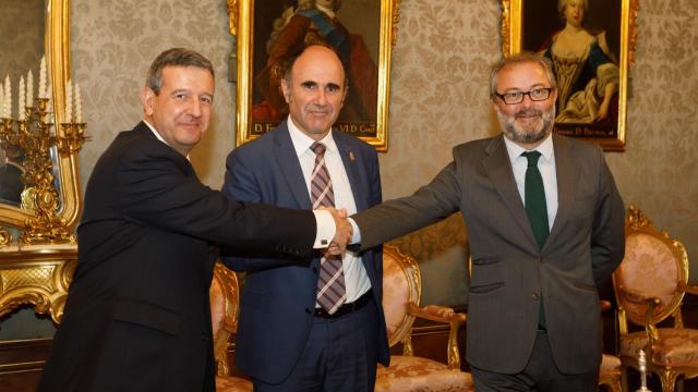 Antonio de la Torre -Siemens Gamesa-, Manu Ayerdi -Gobierno de Navarra- y Julio Castro -Iberdrola-.