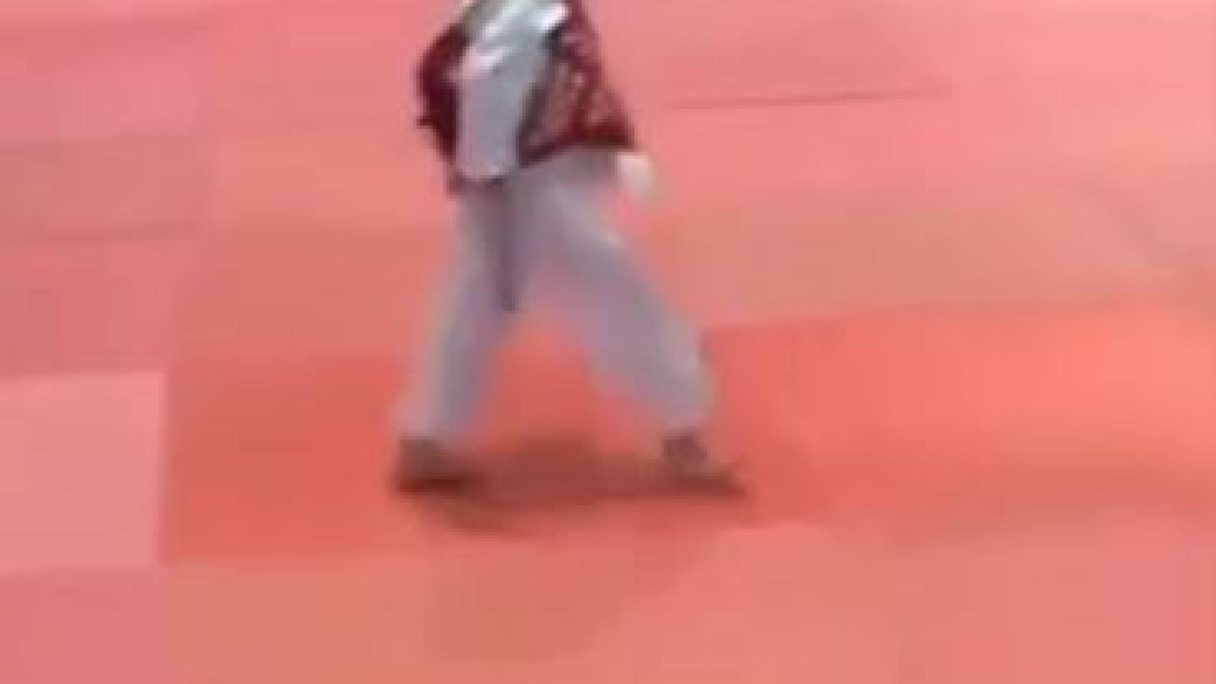 El tremendo baile de un niño que imita a McGregor