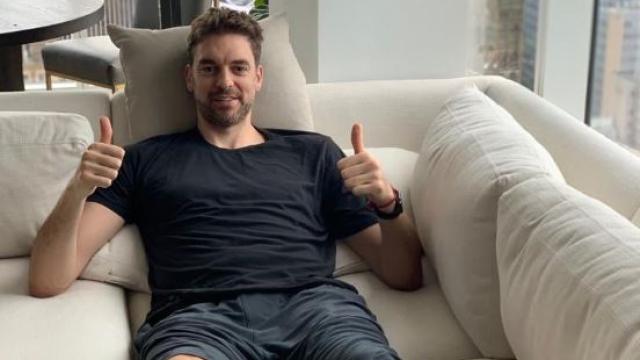 Pau Gasol, en su casa tras la operación.