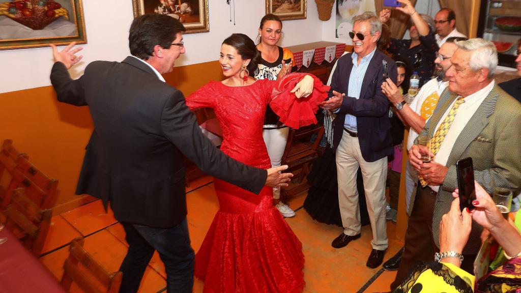 Inés Arrimadas y Juan Marín, bailando sevillanas en la Feria del Caballo de Jerez, en mayo de 2019.