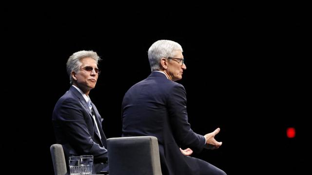 Bill McDermott y Tim Cook, consejeros delegados de SAP y Apple, en el escenario de SPPHIRE NOW 2019.
