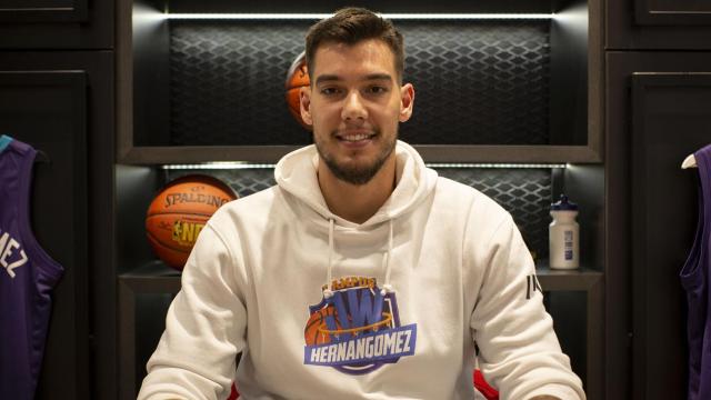 Willy Hernangómez atiende a EL ESPAÑOL en la sede de la NBA en España