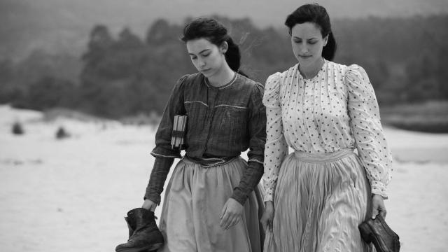 Elisa y Marcela está dirigida por Isabel Coixet.