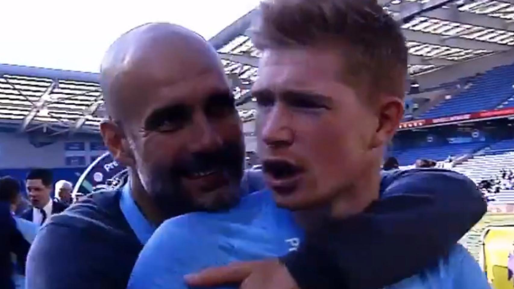 De Bruyne y Guardiola durante la celebración