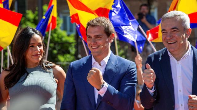 Villacís, Rivera y Garicano, durante un mitin de campaña.