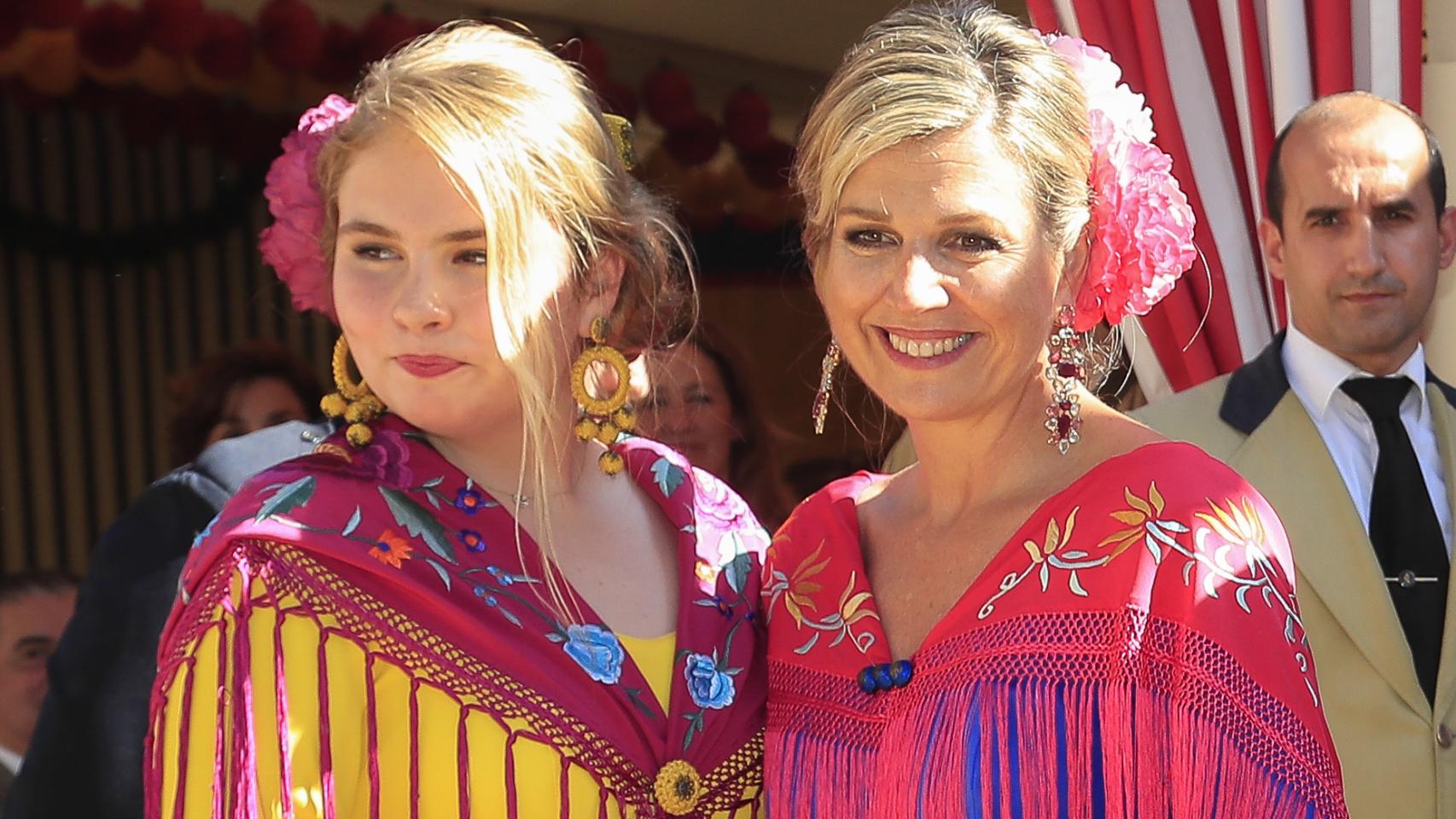 Amalia y su madre Máxima de Holanda en la Feria de Abril de Sevilla.