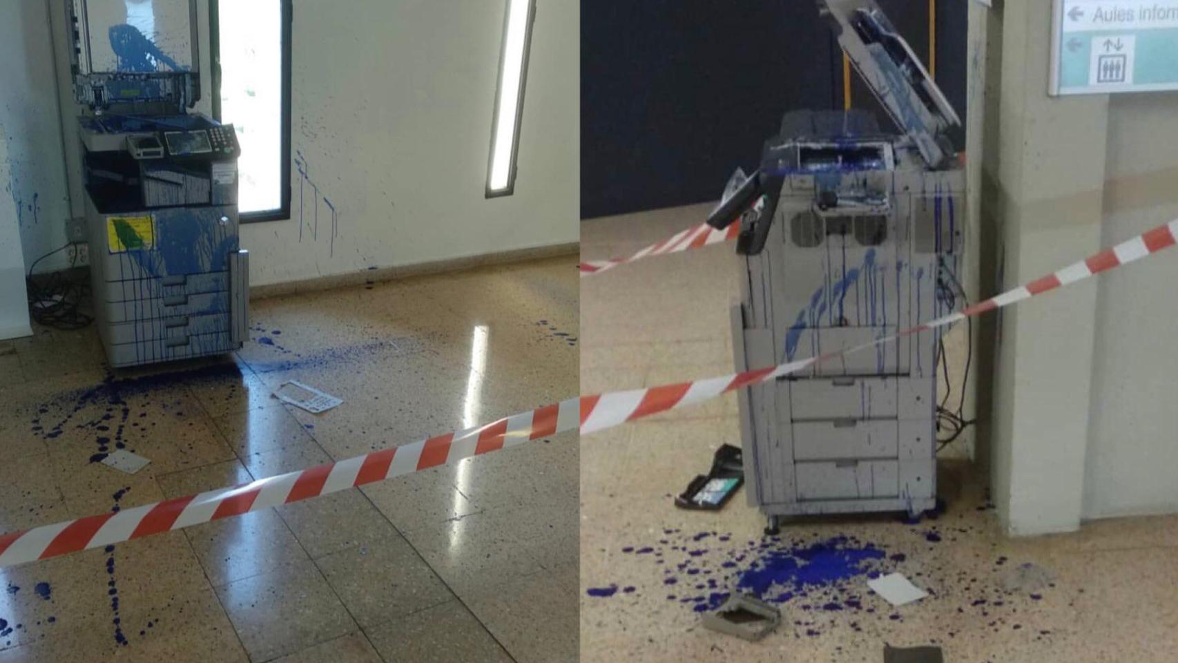 Dos de las fotocopiadoras destrozadas de la UAB.