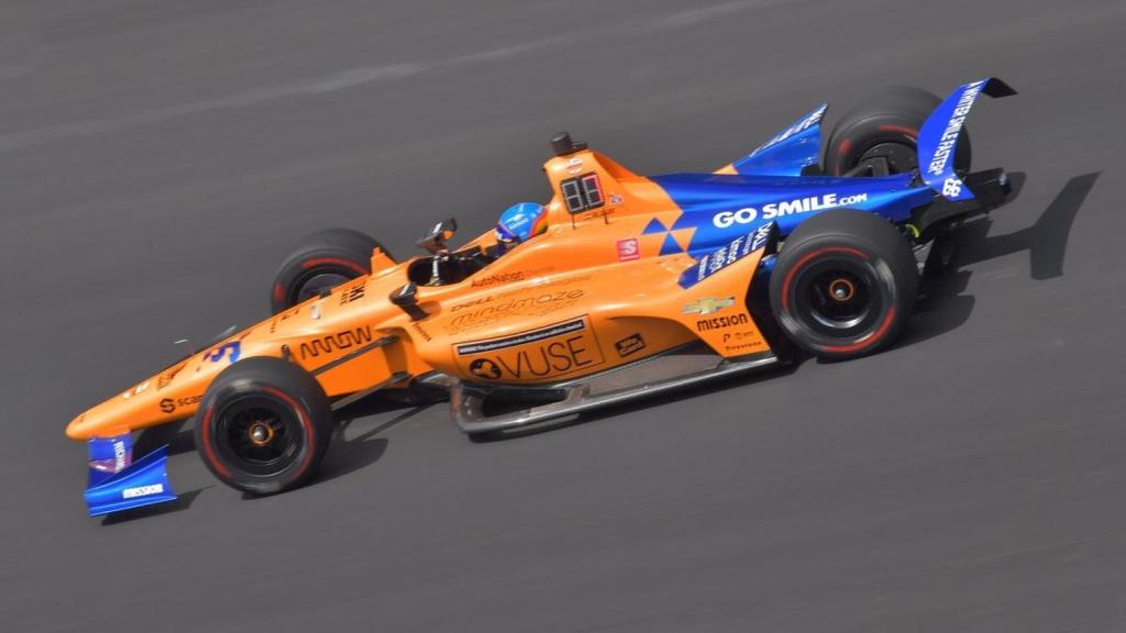 Fernando Alonso durante los entrenamientos de las 500 Millas de Indianápolis Foto: Twitter (@McLarenIndy)