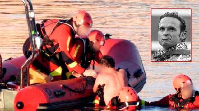 Un equipo de bomberos rescató al diestro Antonio Ferrera tras caer al río Guadiana el pasado martes.