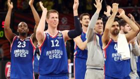 Anadolu Efes celebra su pase a la final de la Euroliga