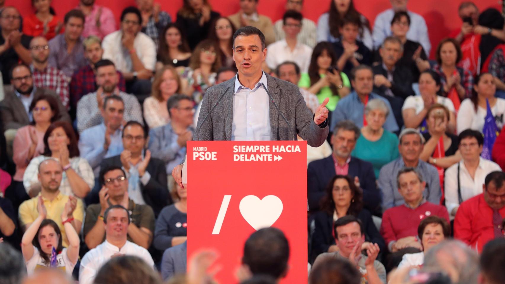 Pedro Sánchez, este viernes, durante su mitin en Alcalá de Henares.