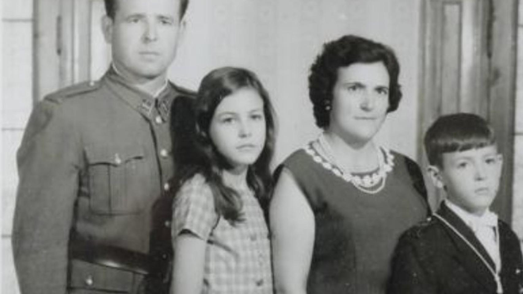 Juan Valerio (el padre) Magdalena Valerio, Claudia Cordero (su madre) y su hermano Martín.