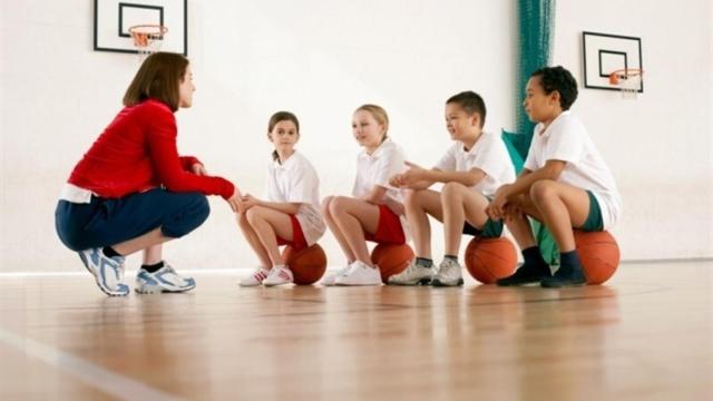 Imagen de archivo de una clase de educación física en un colegio. Foto: Europa Press