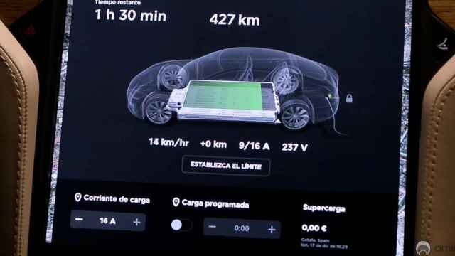 Pantalla de autonomía de un Tesla Model S