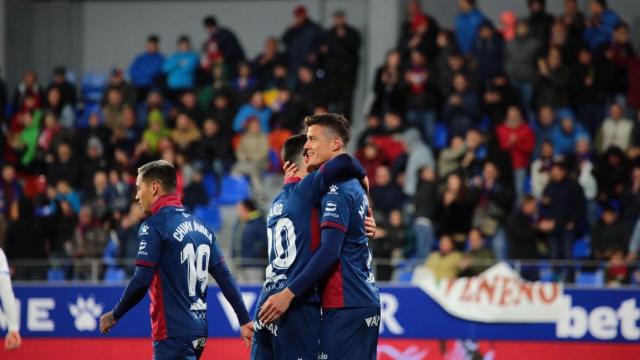 El Huesca celebra la victoria ante el Leganés. Foto: Twitter (@SDHuesca)