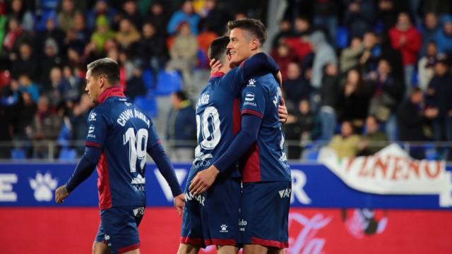 El Huesca celebra la victoria ante el Leganés. Foto: Twitter (@SDHuesca)