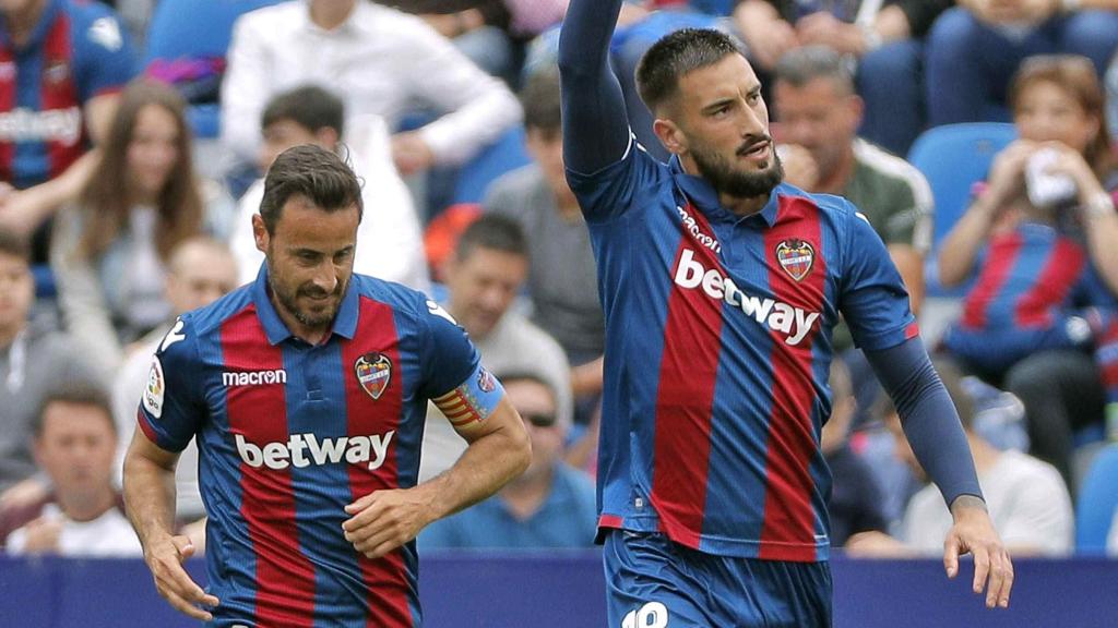 Los jugadores del Levante celebran un gol en La Liga