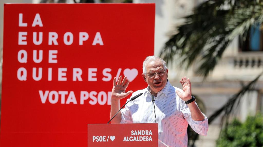 Borrell durante su mitin en Valencia este domingo