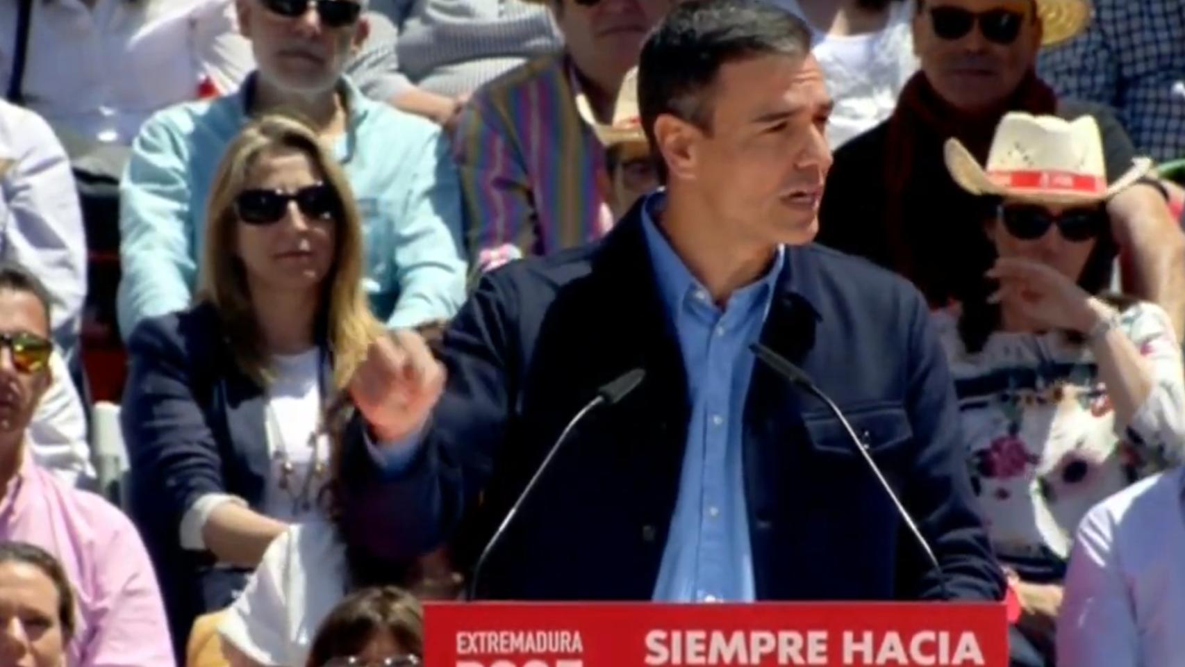 Pedro Sánchez, de mitin en Mérida.