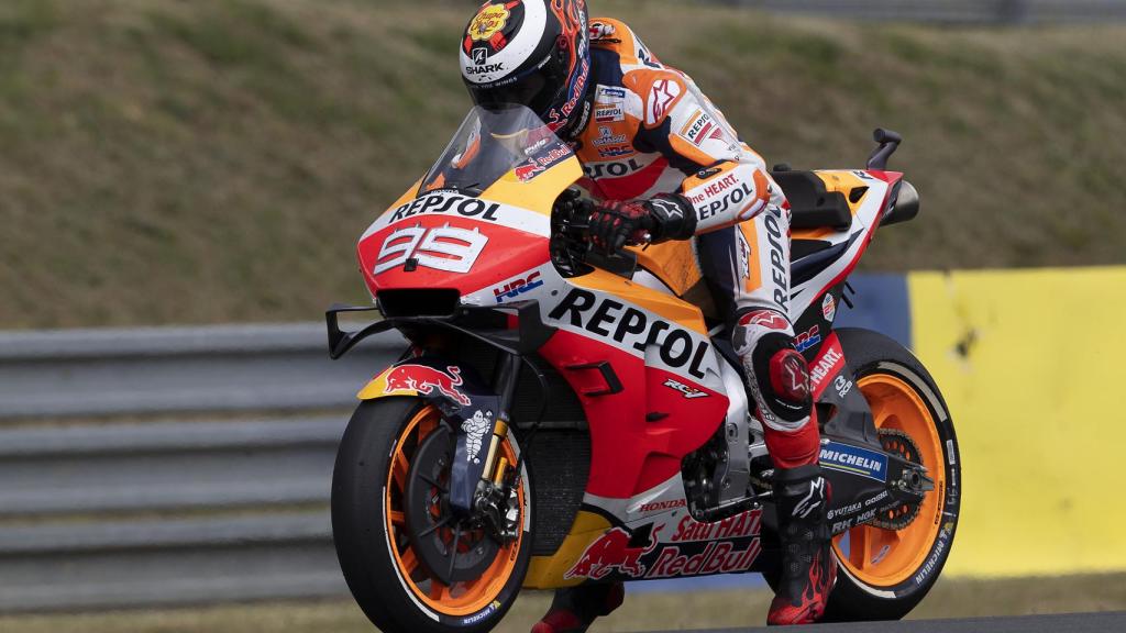 Jorge Lorenzo ensaya una salida, durante el Gran Premio de Francia.