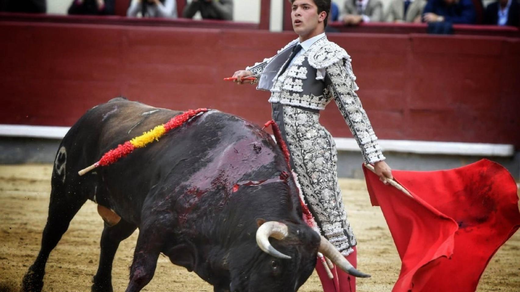 Pase del desprecio de Rafael González, que cortó una oreja al cuarto