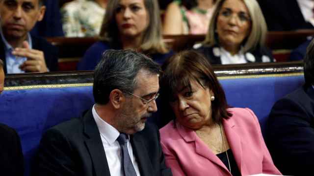 Manuel Cruz, presidente del Senado, con la vicepresidenta Cristina Narbona, en una imagen de archivo.