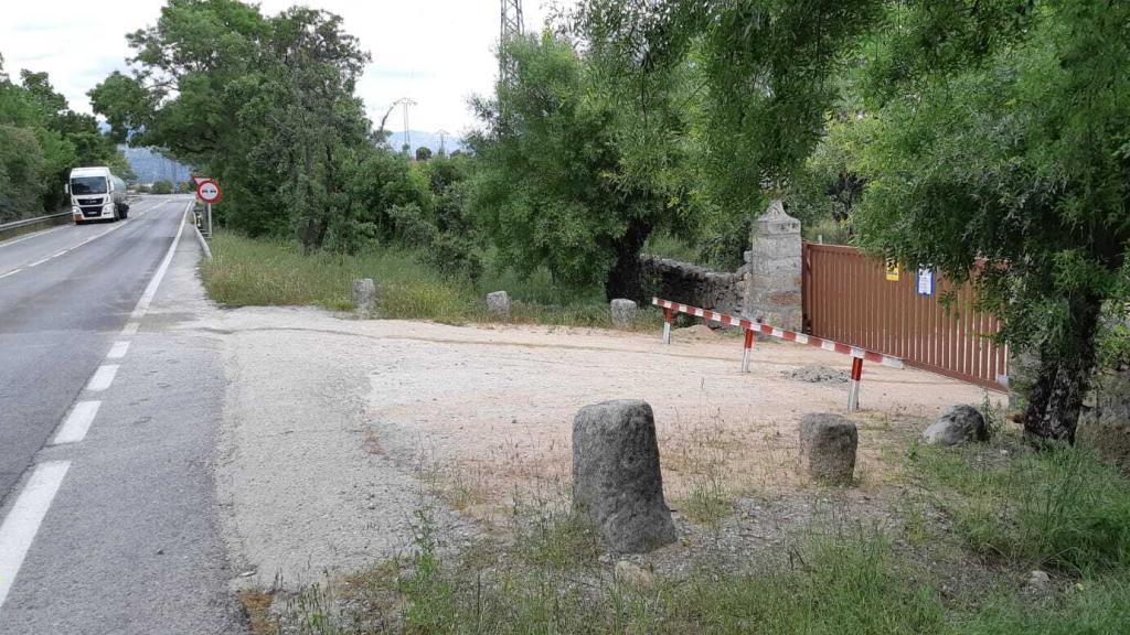 Tramo en el que ocurrió el accidente, con la entrada a la finca a la derecha.