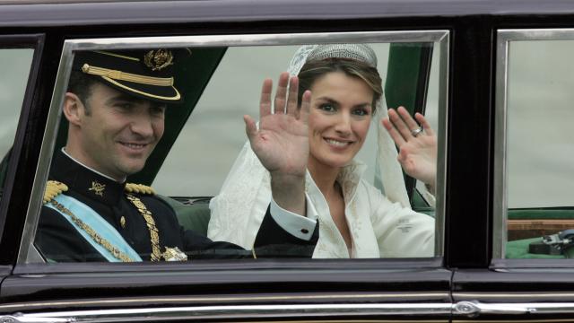 Felipe VI y la entonces princesa de Asturias llegando a la catedral.