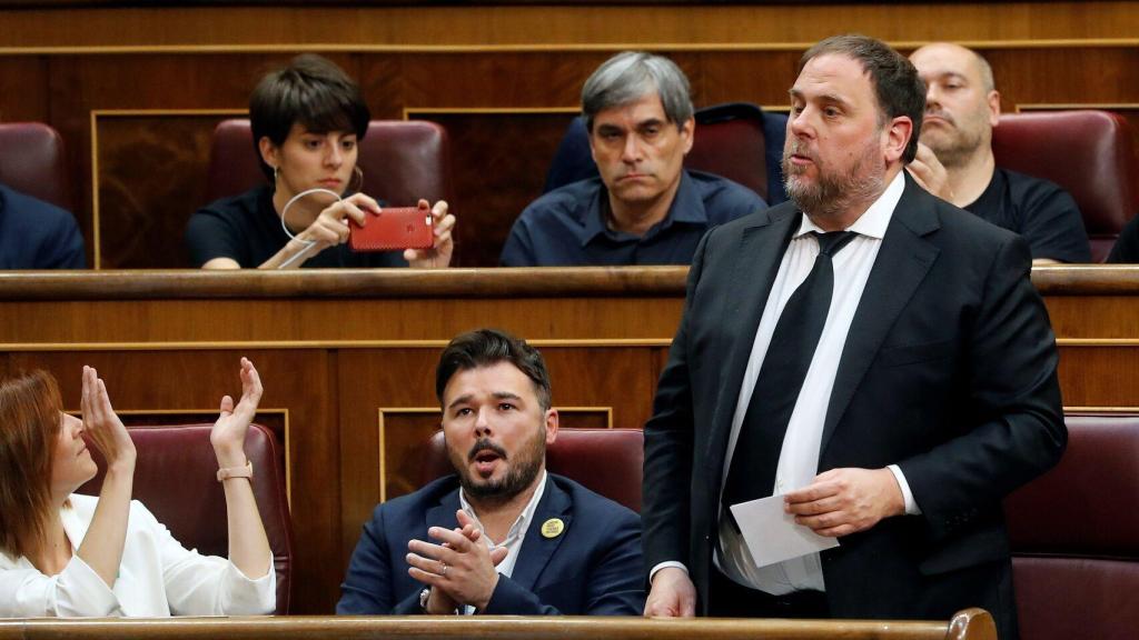 Gabriel Rufián y Oriol Junqueras durante la sesión constitutiva del Congreso.