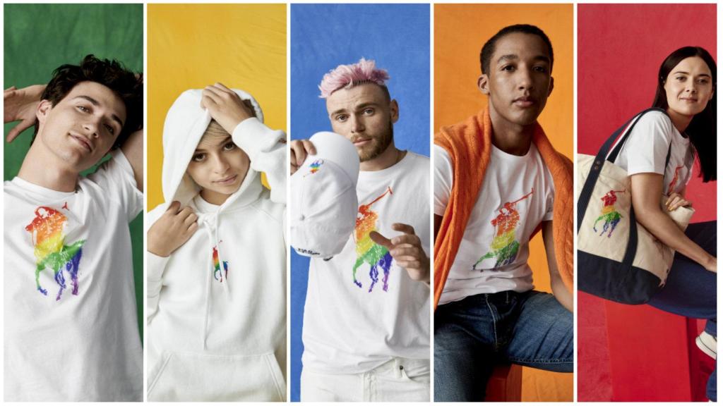 Modelos con camisetas, sudaderas, gorras y bolsos de Ralph Lauren PRIDE collection.