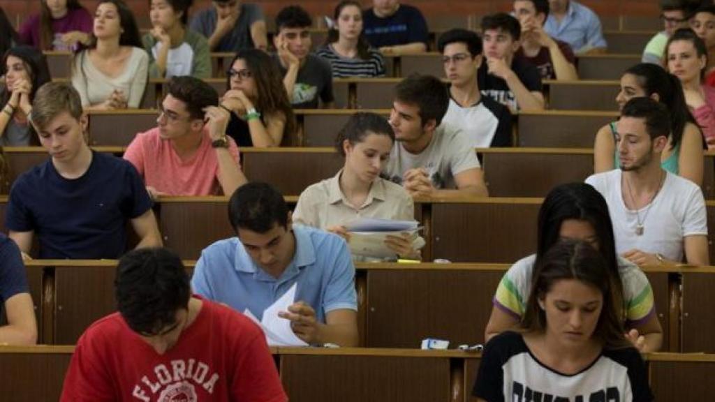 Las pruebas de acceso a la universidad comenzarán el próximo 4 de junio. Foto: EFE.