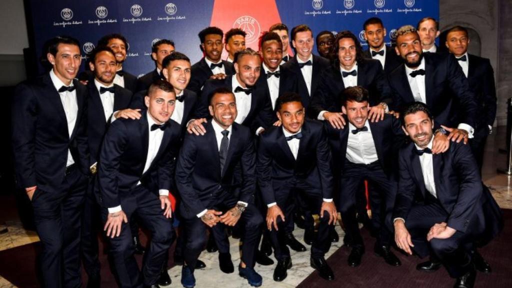 La plantilla del PSG durante la gala de anoche.