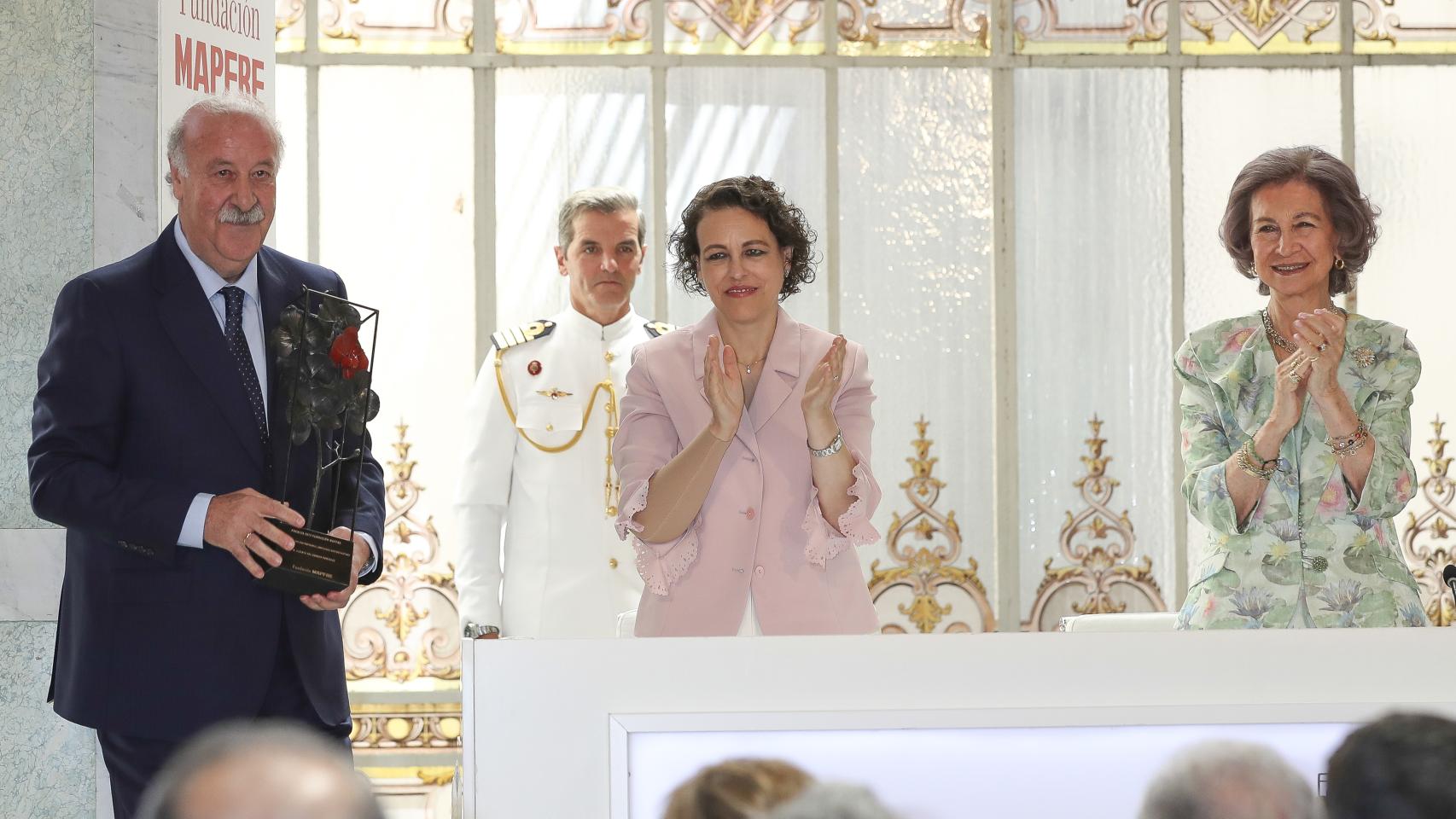 Vicente del Bosque recogiendo un Premio Social de la Fundación Mapfre en 2018