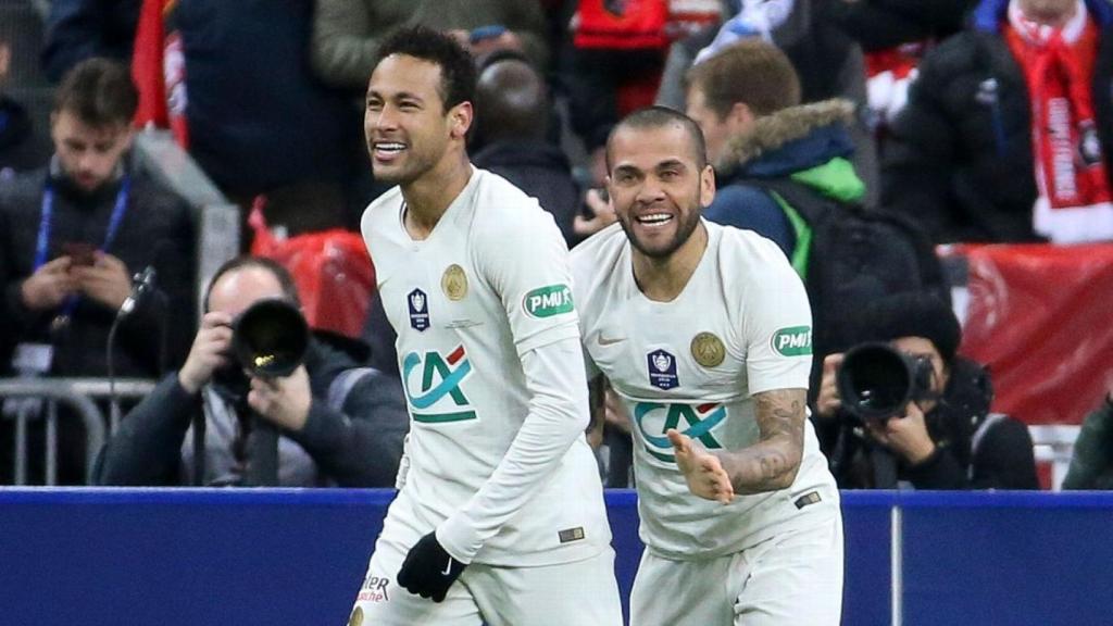 Neymar y Dani Alves en el PSG