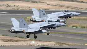 En la base aérea de Gando hay una veintena de cazas F-18.