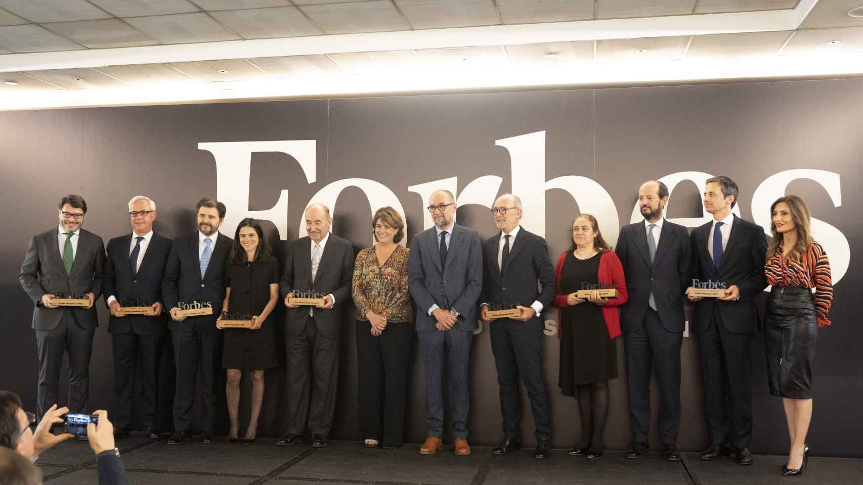 Foto de familia de los premiados Forbes Abogados 2019.