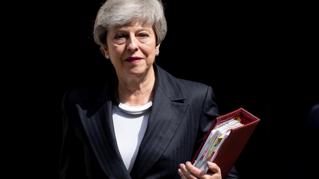 Theresa May saliendo de Downing Street