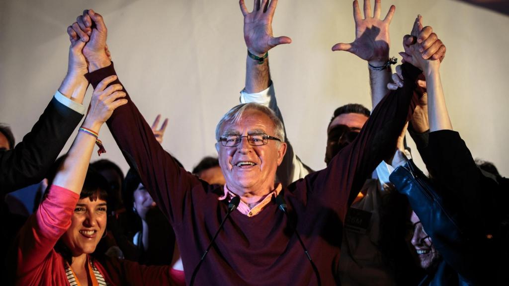 El candidato de Compromis a la alcaldía de Valencia, Joan Ribó, celebra los resultados electorales.