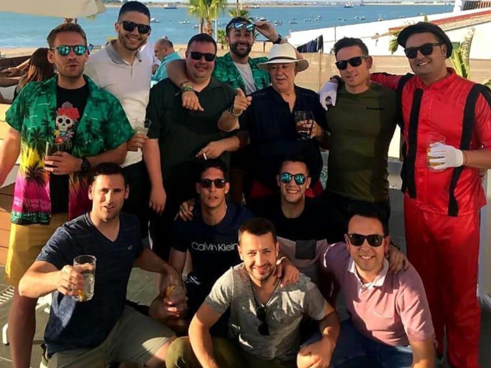 Yo a Ibiza y tú a Cádiz: así ha sido la despedida de soltero de Miguel  Marcos