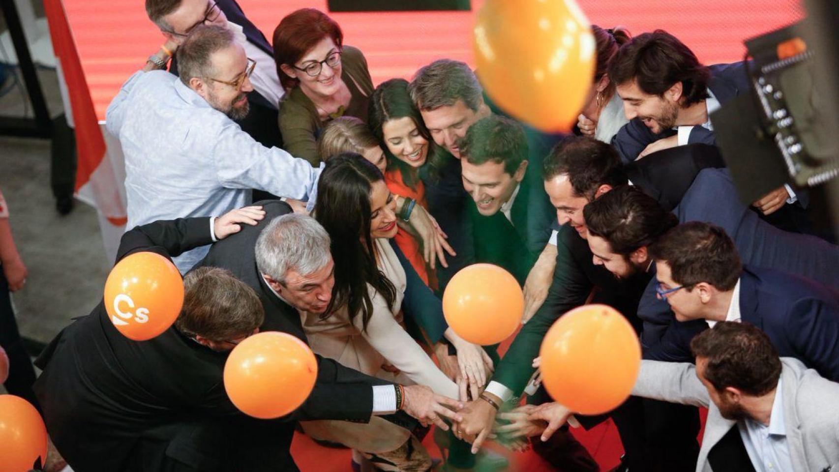 Los dirigentes de Ciudadanos, en la noche electoral del 26-M.