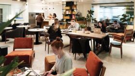 Una de las oficinas de 'coworking' de Industrious, que también apuesta por los centros comerciales.