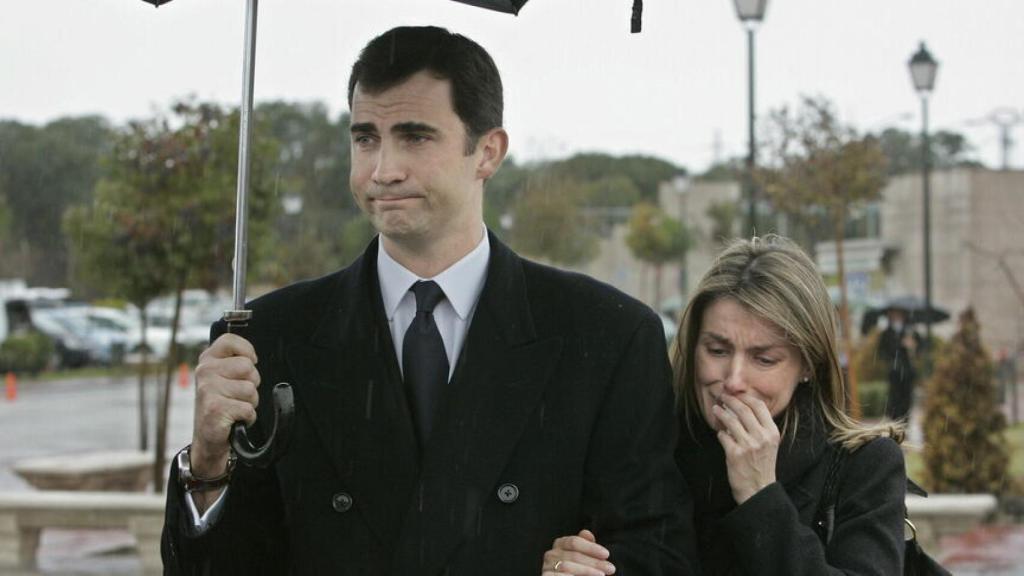 Felipe de Borbón y Letizia Ortiz en el funeral de Érika.