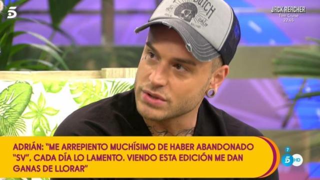 Adrián durante su visita a 'Sálvame Diario'.