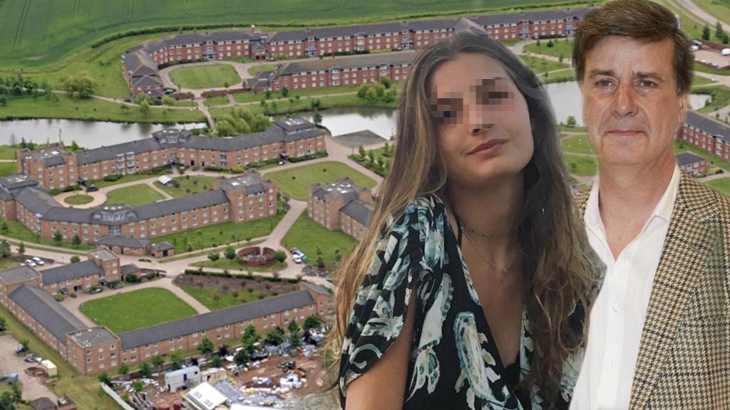 Amina Martínez de Irujo y su padre, en un montaje de Jaleos junto al campus universitario.