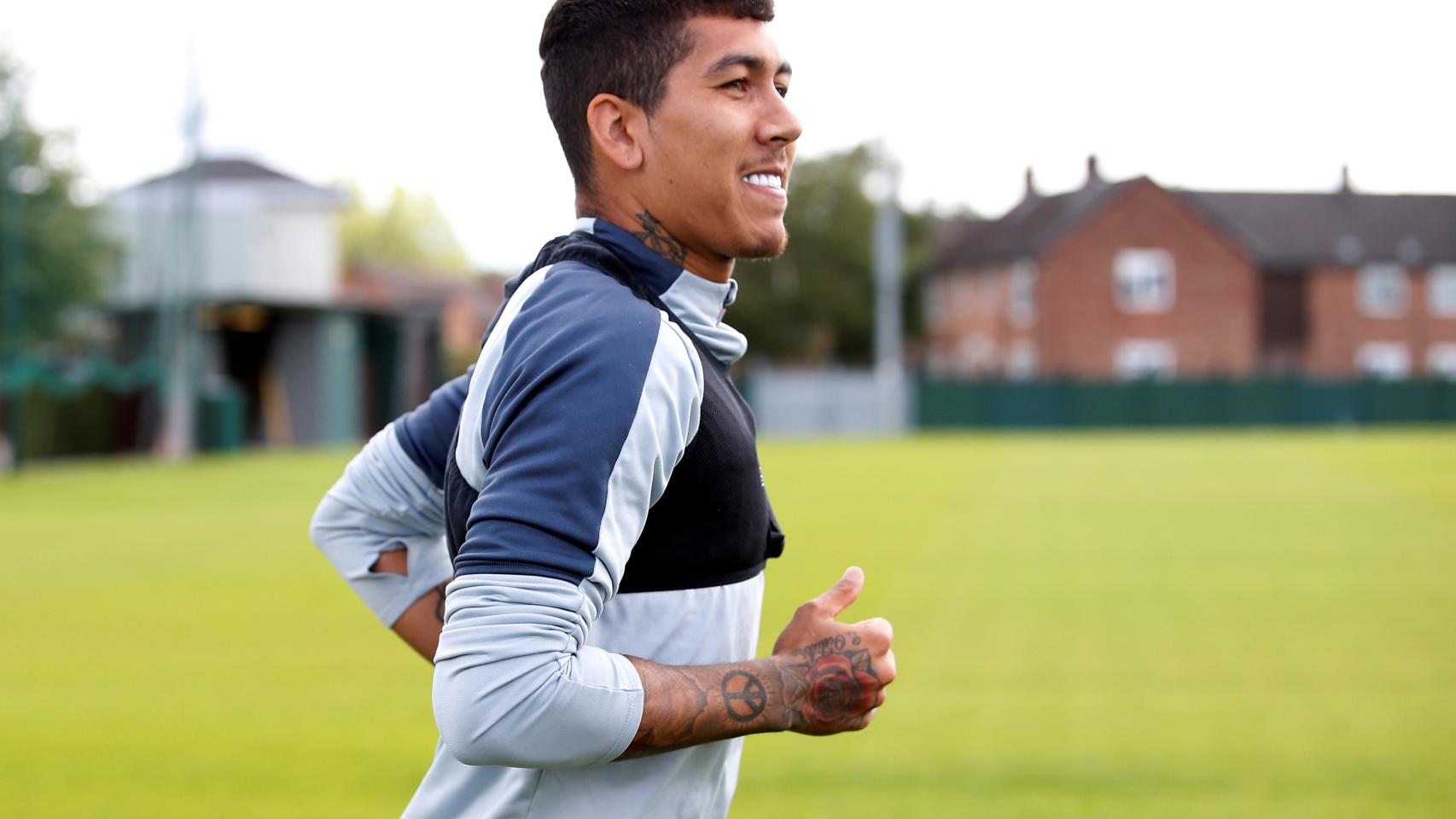 Firmino en el entrenamiento del Liverpool