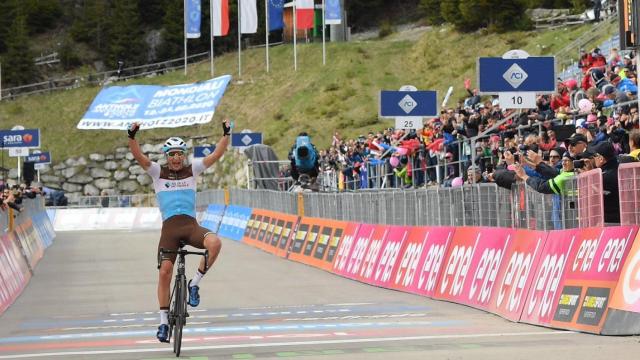 Peters, tras ganar la 17ª etapa. Foto: (Twitter @giroditalia)